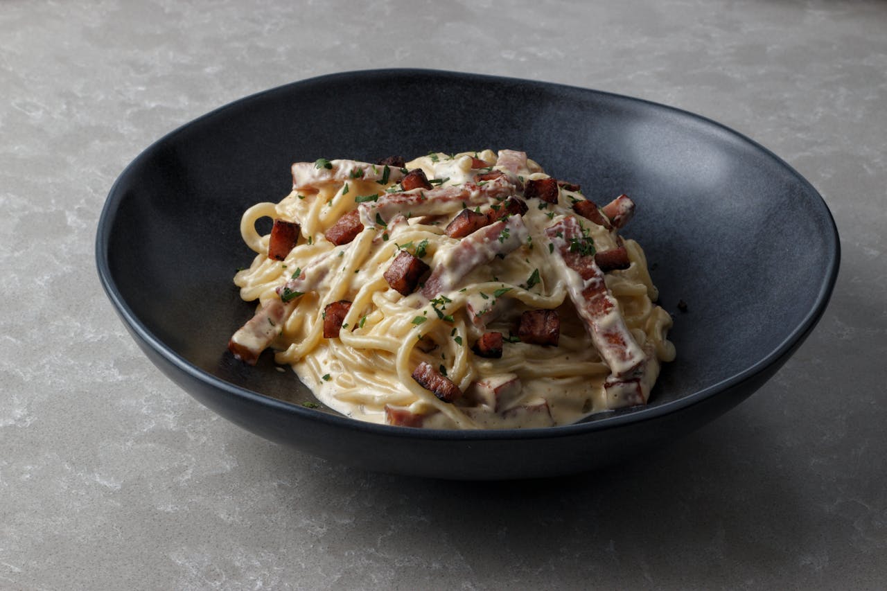 La vera carbonara: i segreti per preparare i piatti della tradizione con ingredienti semplici