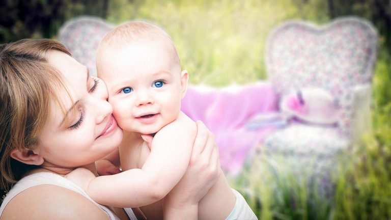 Depressione post-partum: cause, sintomi, trattamenti